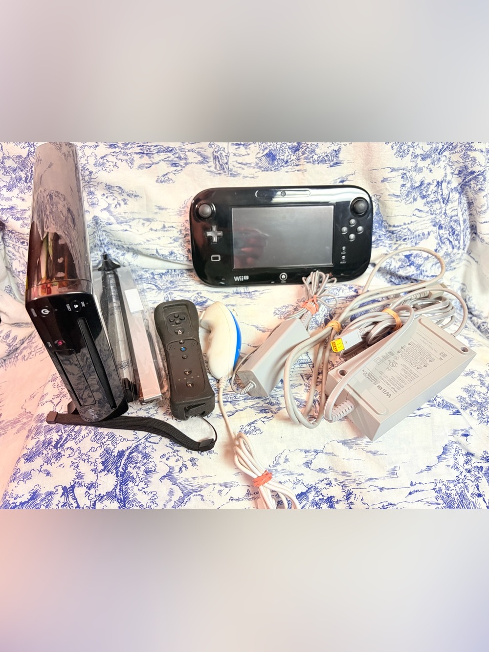Nintendo Wii U 32GB Black Console WUP-101 GamePad Bundle Tested